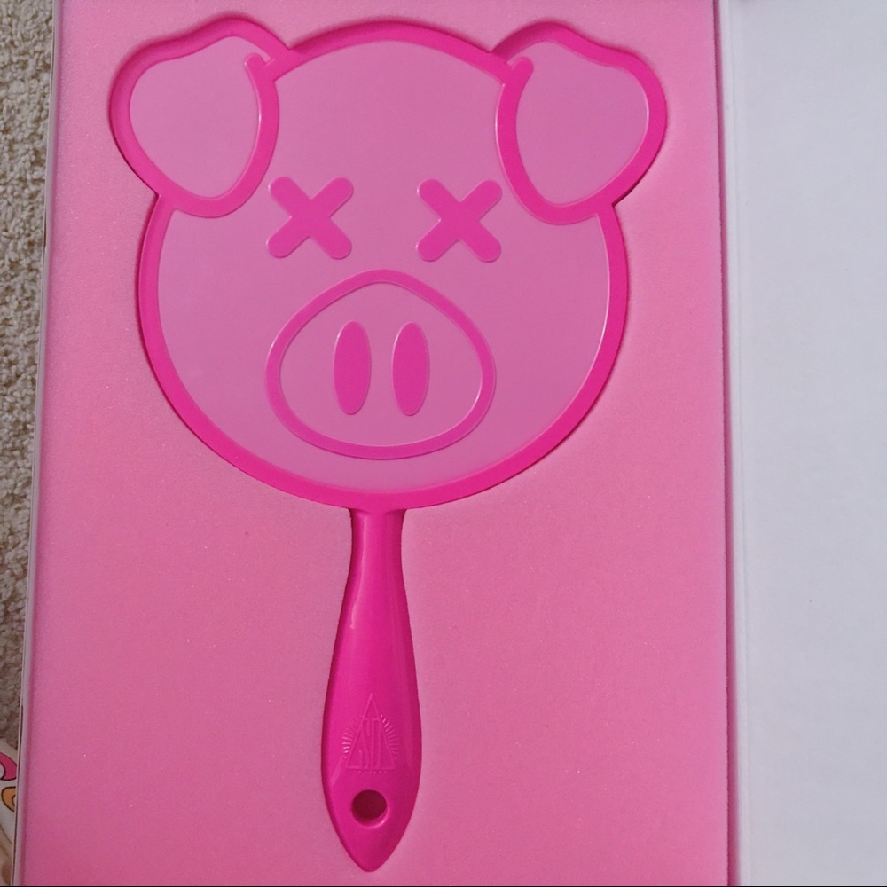 Jeffree star X shane pig mirror